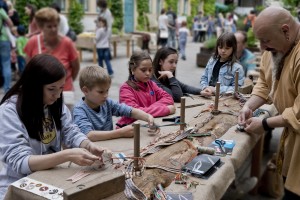 Ferienprojekt für Kinder ab 12 Jahren – Brettchenweben: eine fast vergessene Webtechnik @ Museum Für Ur- und Frühgeschichte Thüringens